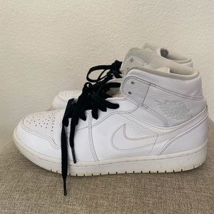 Jordan triple white size 9.5 Men’s